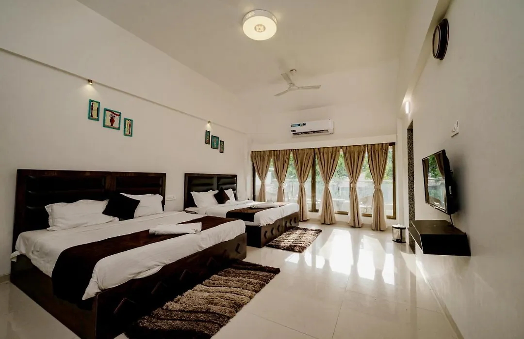 The Retreat-Glasshouse Bungalow-1